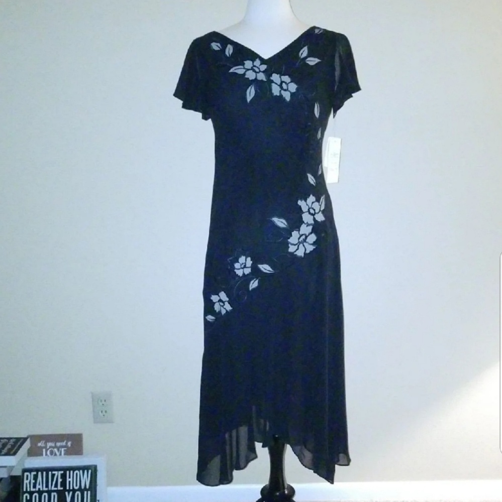 👗NWT Romantic Black Dress